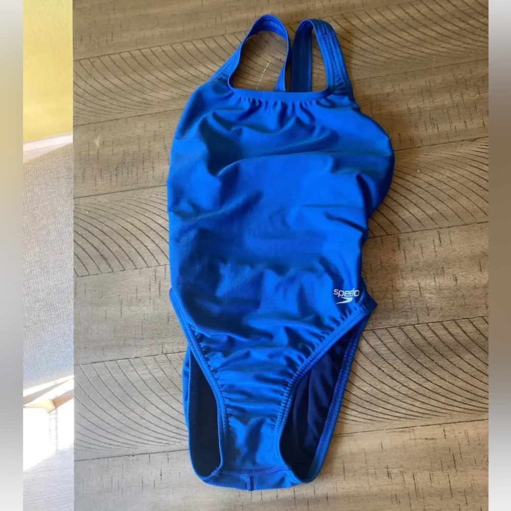 Womens Speedo one piece swim suit